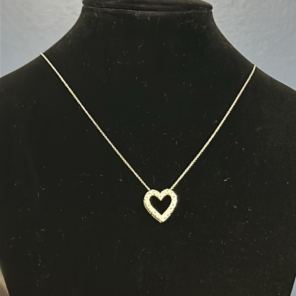 Macys bridge diamond heart necklace 1/10 ctw sterling silver new - Picture 3 of 7